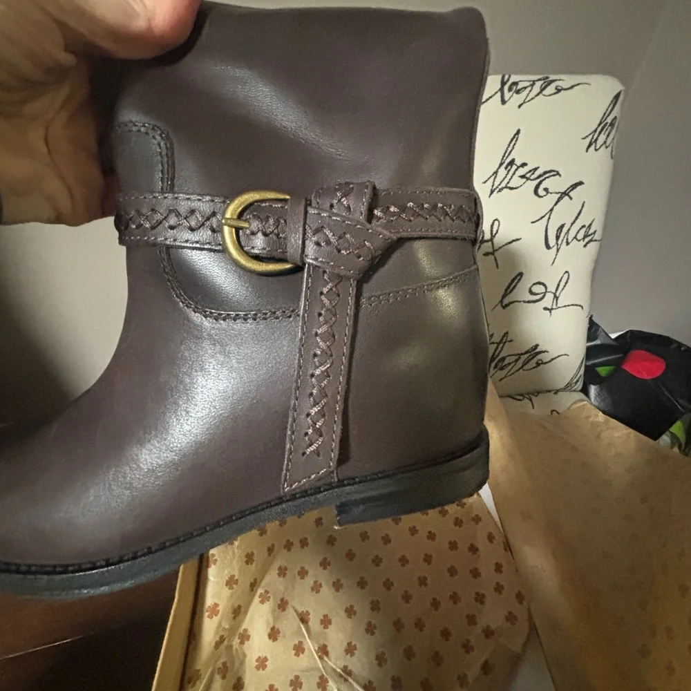 Lucky Brand stride confidence