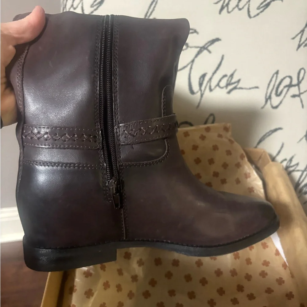 Lucky Brand stride confidence
