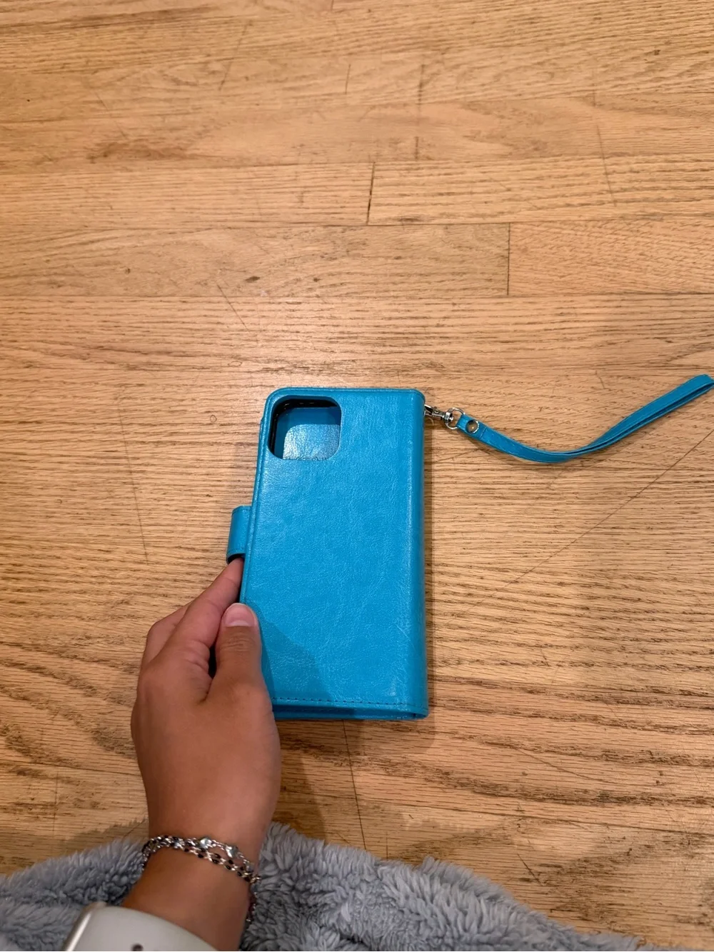 N/A vibrant turquoise