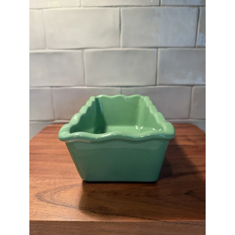 Unbranded ceramic bread