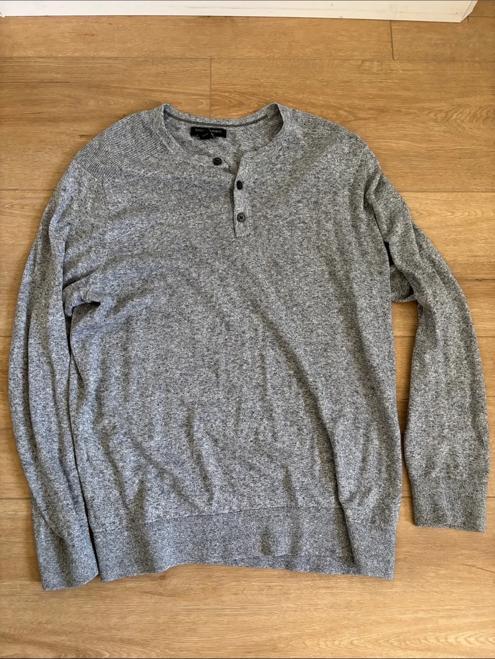 Banana Republic Men Lightweight Gray Long Sleeve Pullover Henley