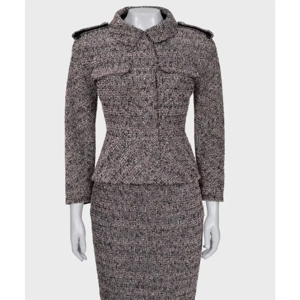 CHANEL elegant bouclé