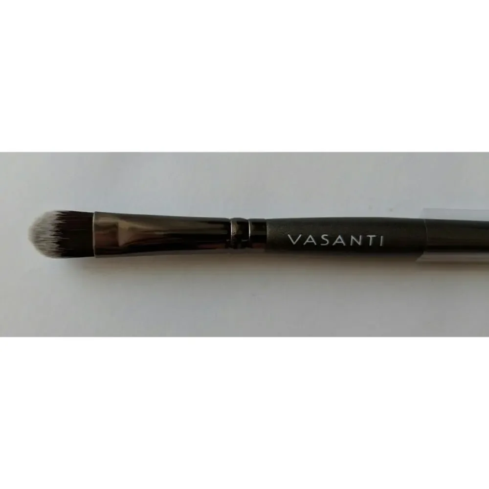 Vasanti Cosmetics Eyeshadow Brush - NIP