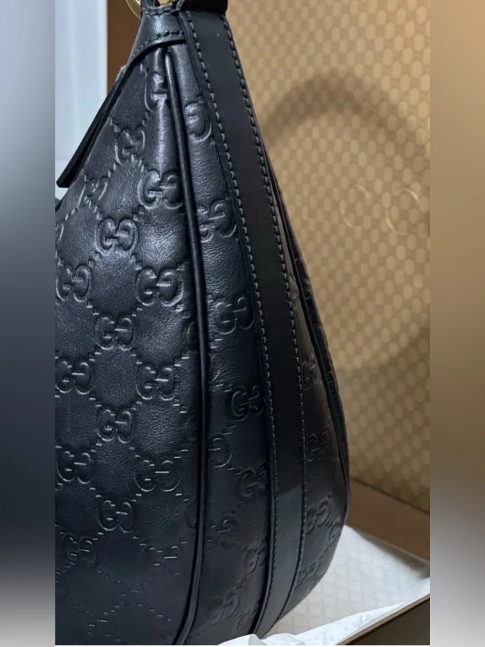 Gucci excellent light