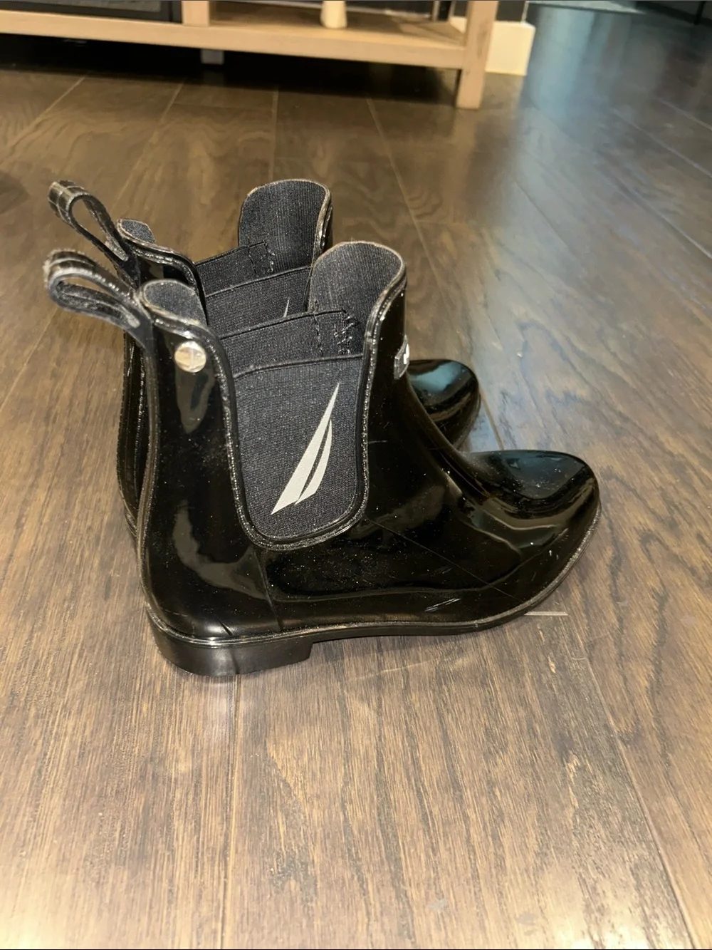Nautica sleek glossy