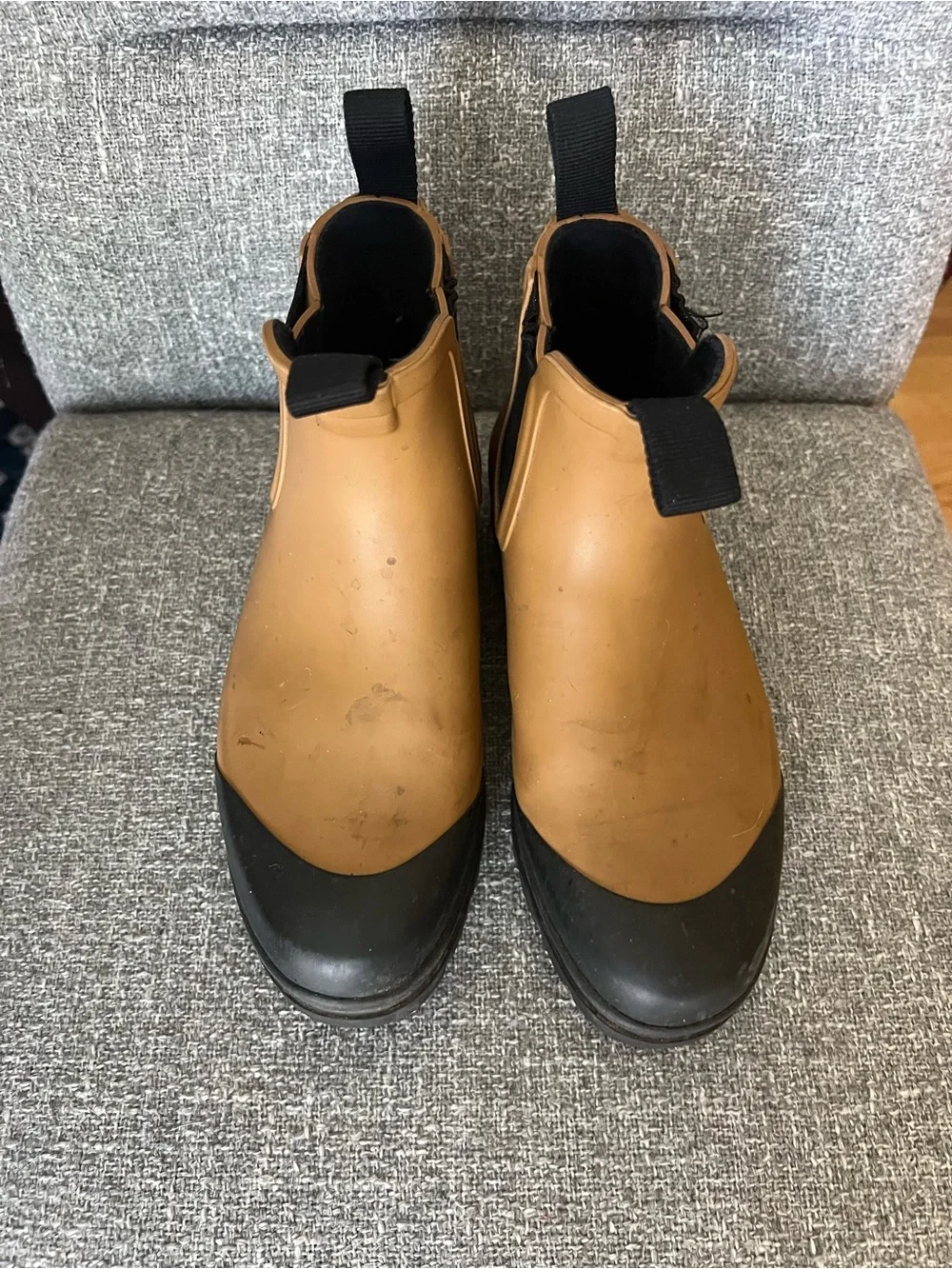 Everlane does scuffs both
