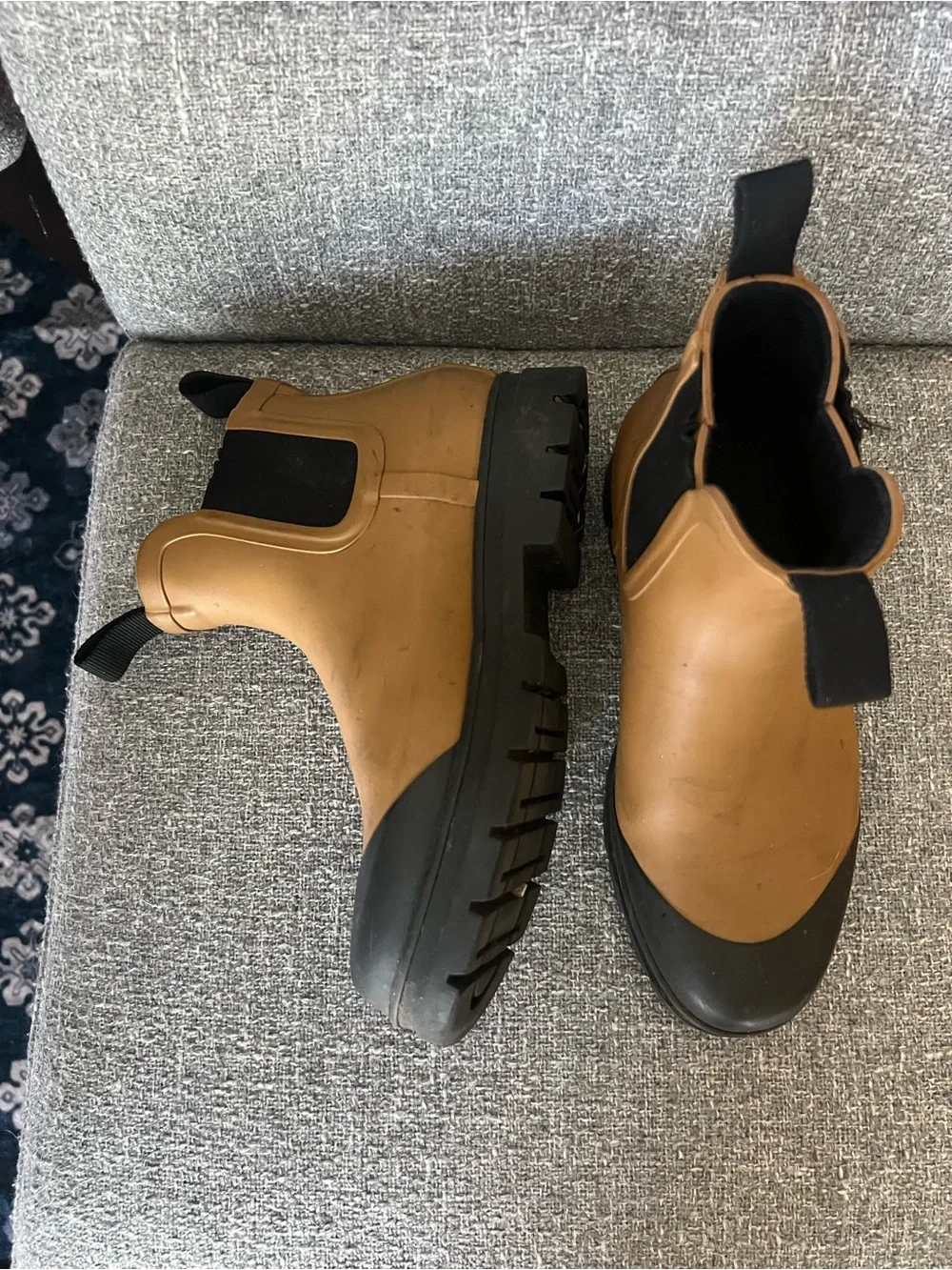 Everlane finger boot