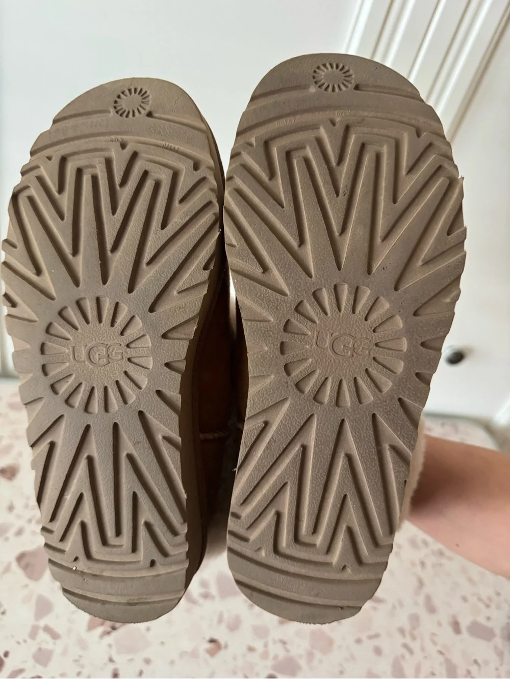UGG style gently