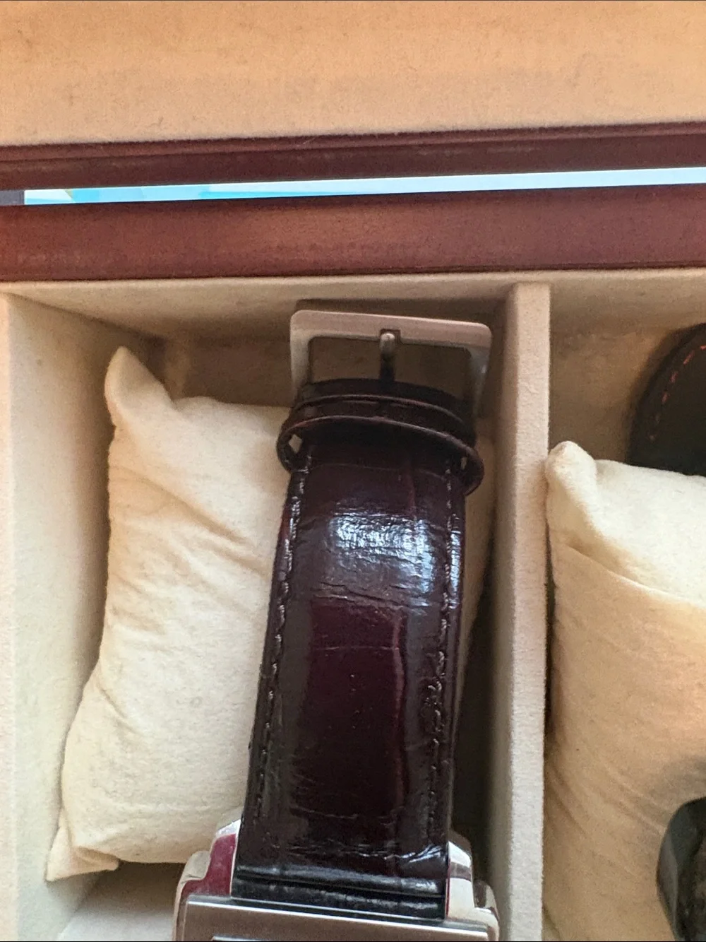 Dkny needs stitched stainless