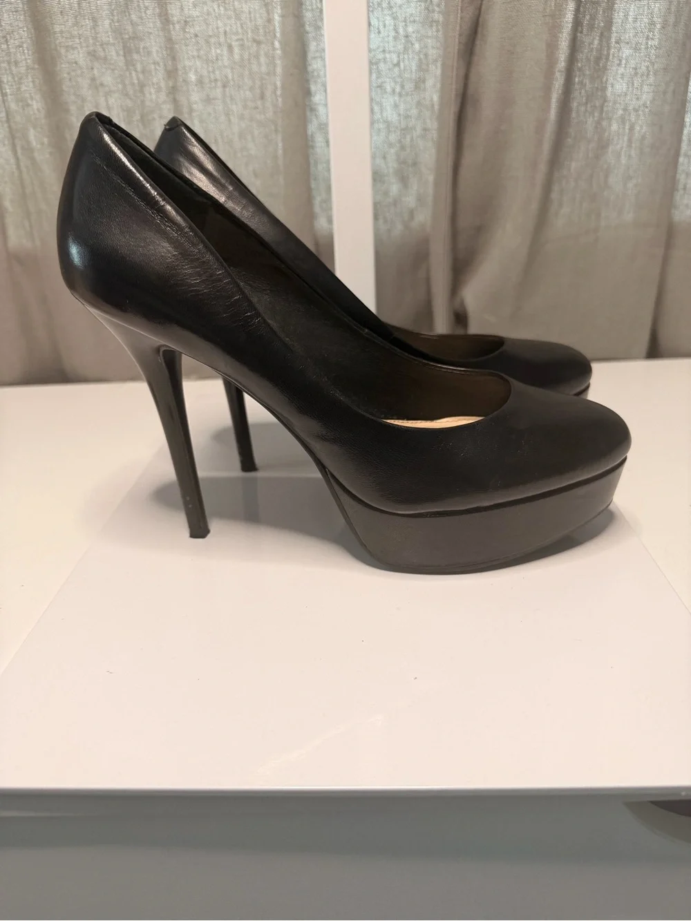 Guess elegant platform