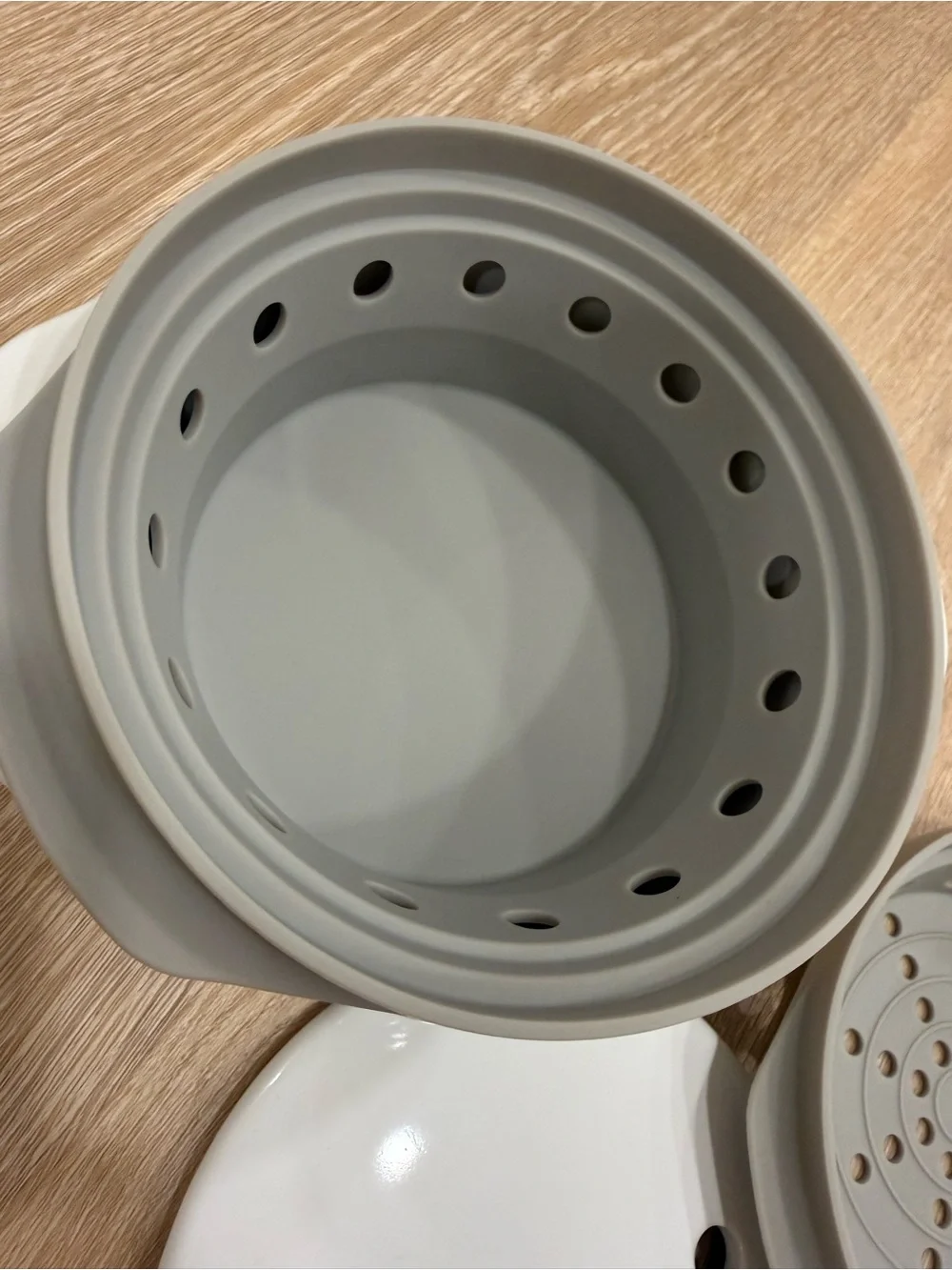 Pampered Chef White Ceramic Breakfast Sandwich Maker with Gray Lid