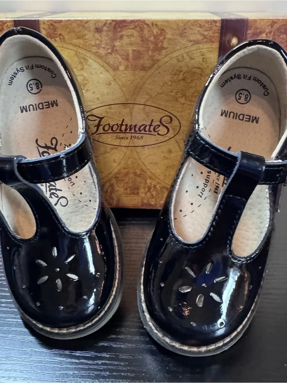 FootMates glossy patent