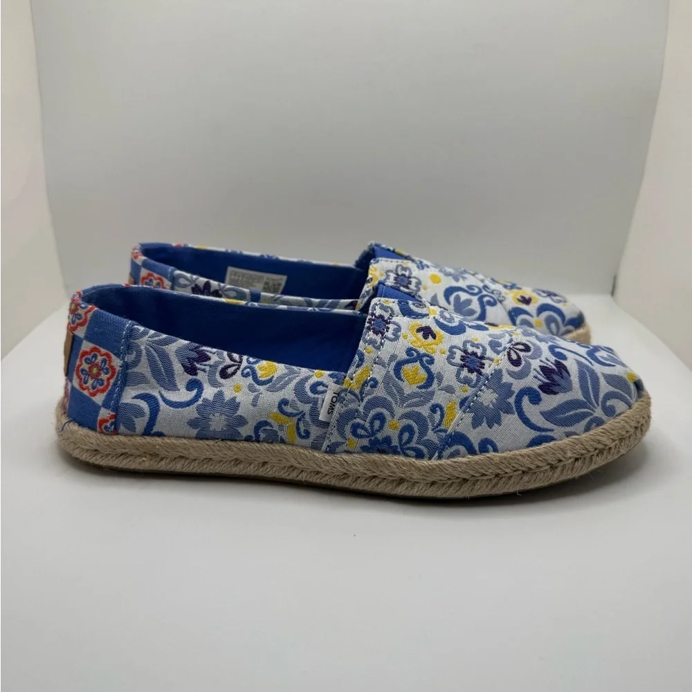 Toms color blue