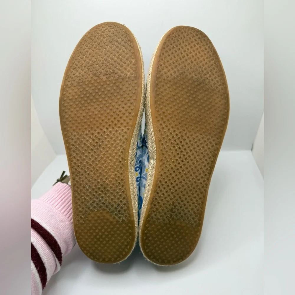 Toms color blue
