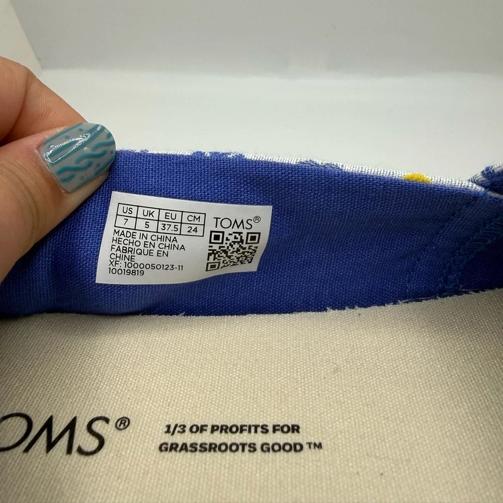 Toms color blue