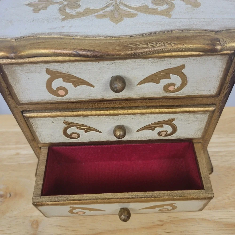 The Unbranded Brand vintage florentine