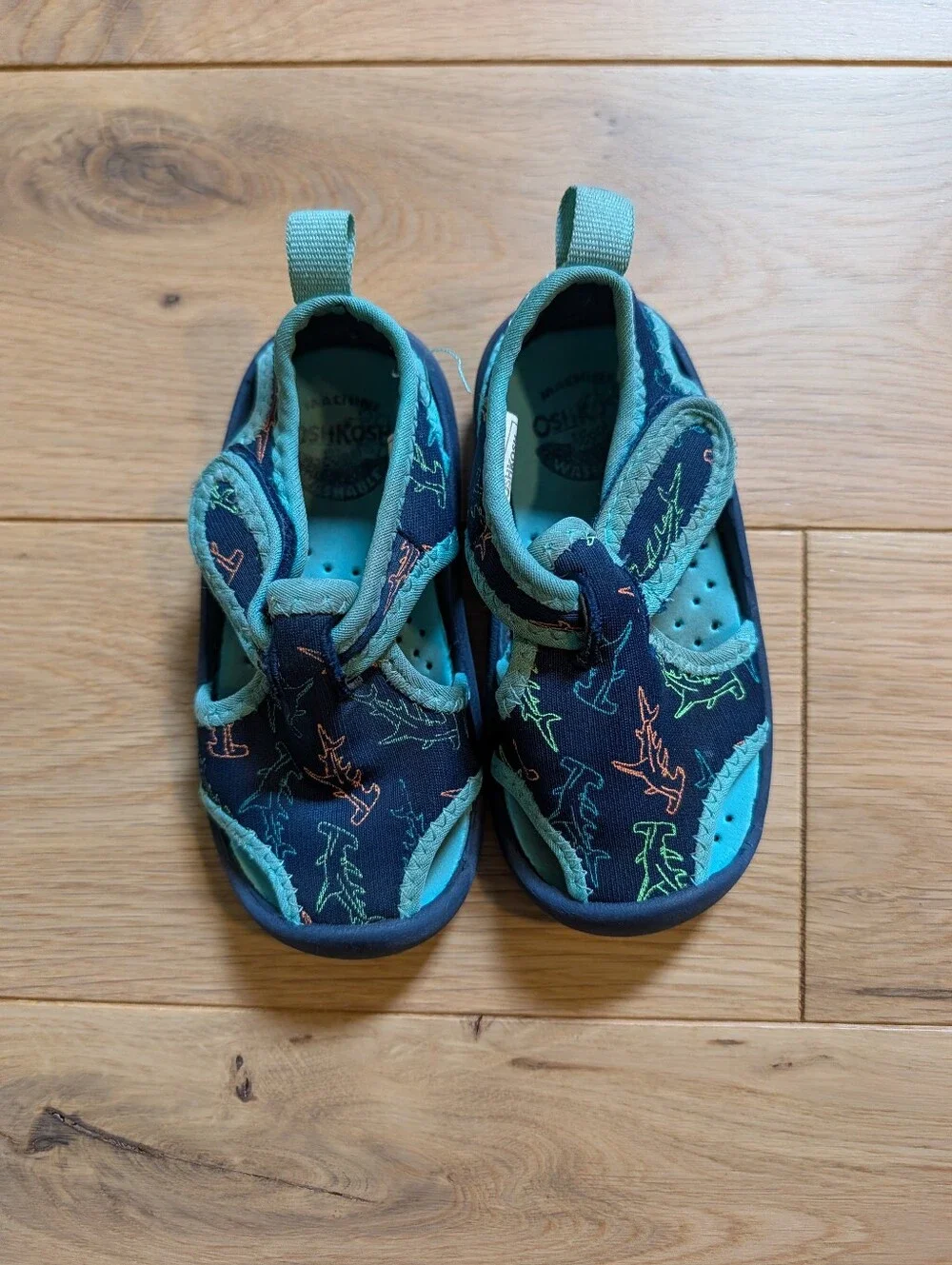 OshKosh Bgosh cute soles strap