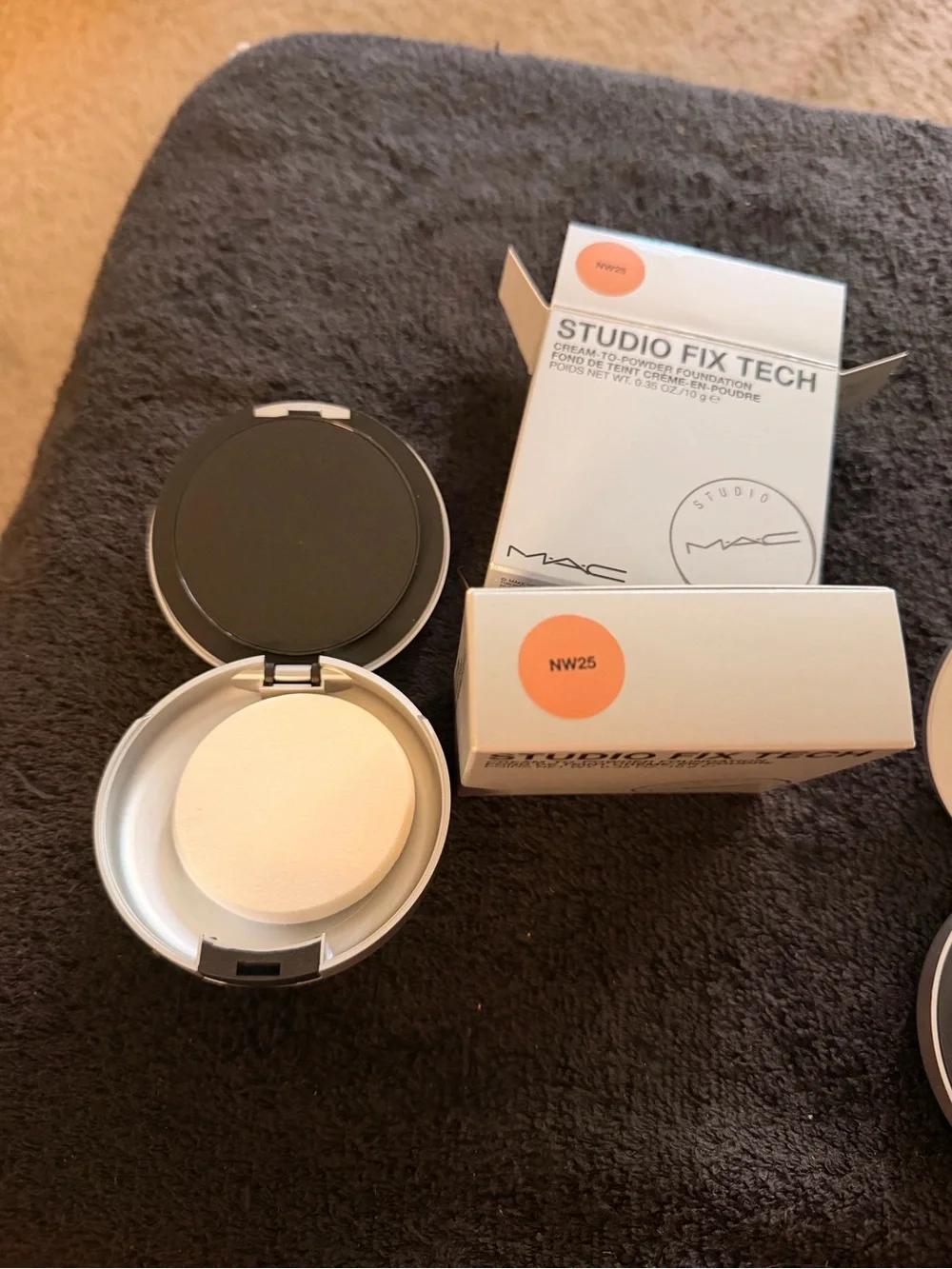 MAC Cosmetics Studio Fix Tech Cream-to-Powder Foundation - Medium Tan (NW25)