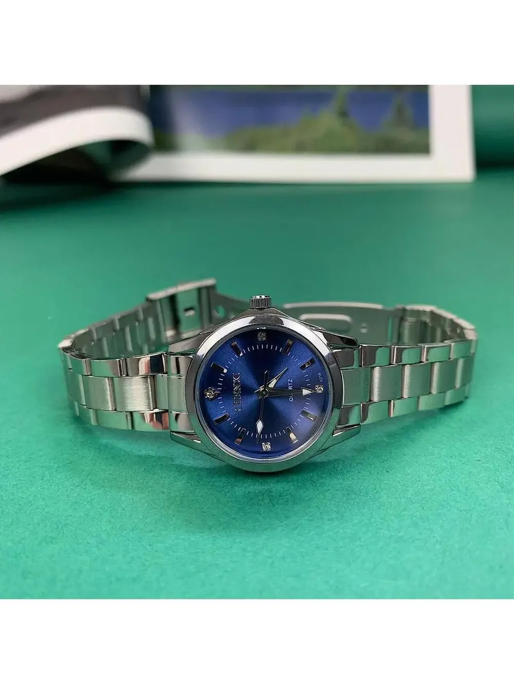 Y2k style Silver Classy Quartz Round Blue Stainless Steel Watch. Stainless steel