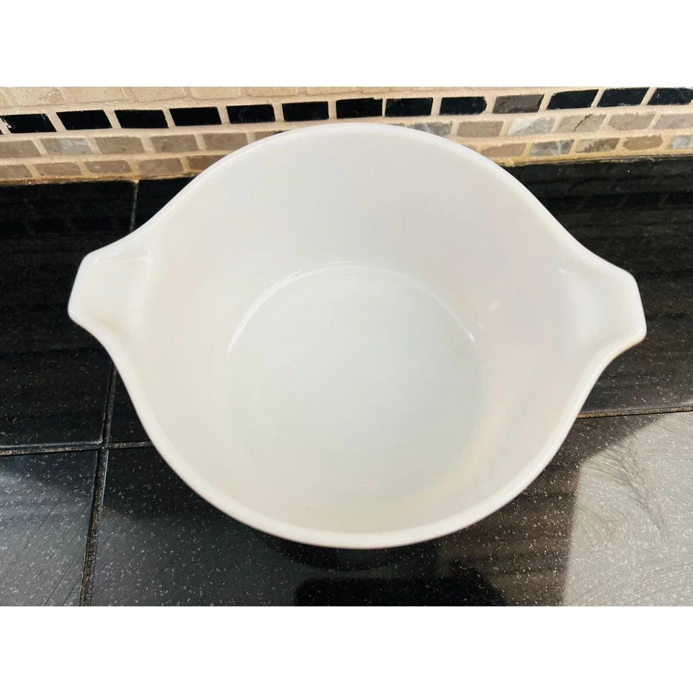 Pyrex vintage sandalwood
