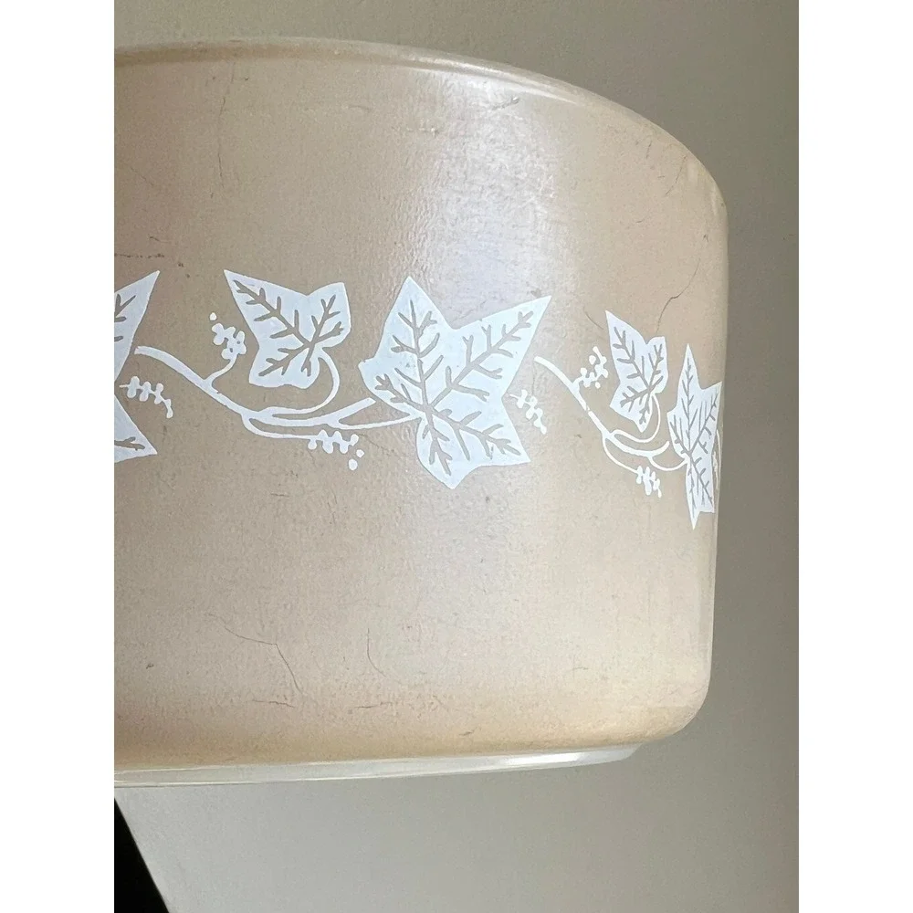 Pyrex vintage sandalwood