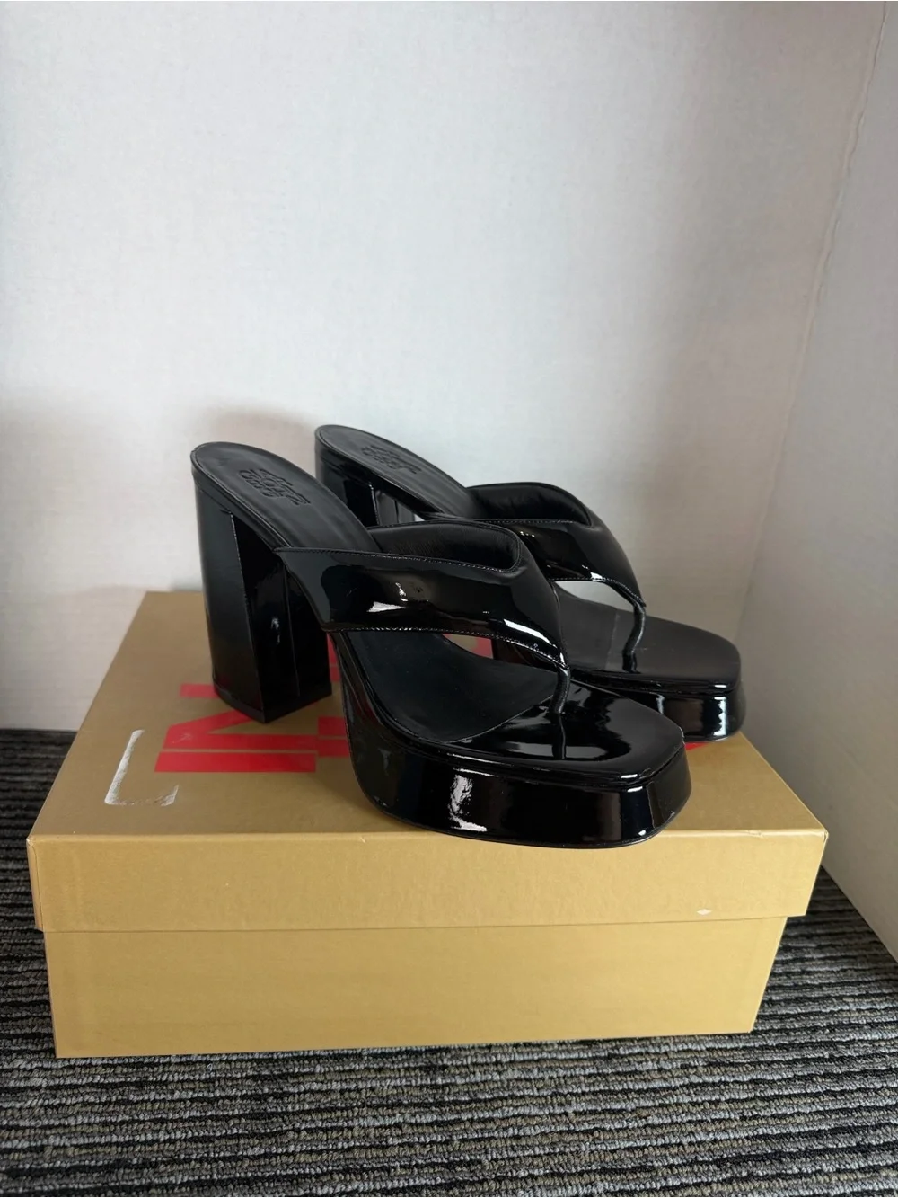 New GIABORGHINI Womens Black Gia 17 Patent Leather Heeled Thong Sandals 38.5