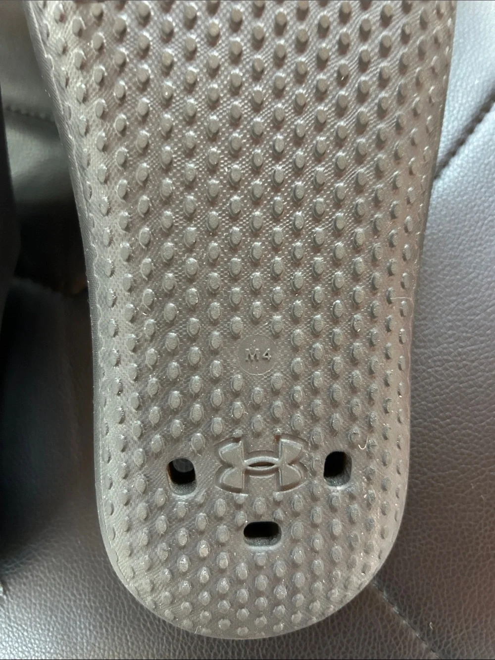 Under Armour Kids Black Slip-On Logo Slide Sandals Boys-youth size 4 LIKE NEW