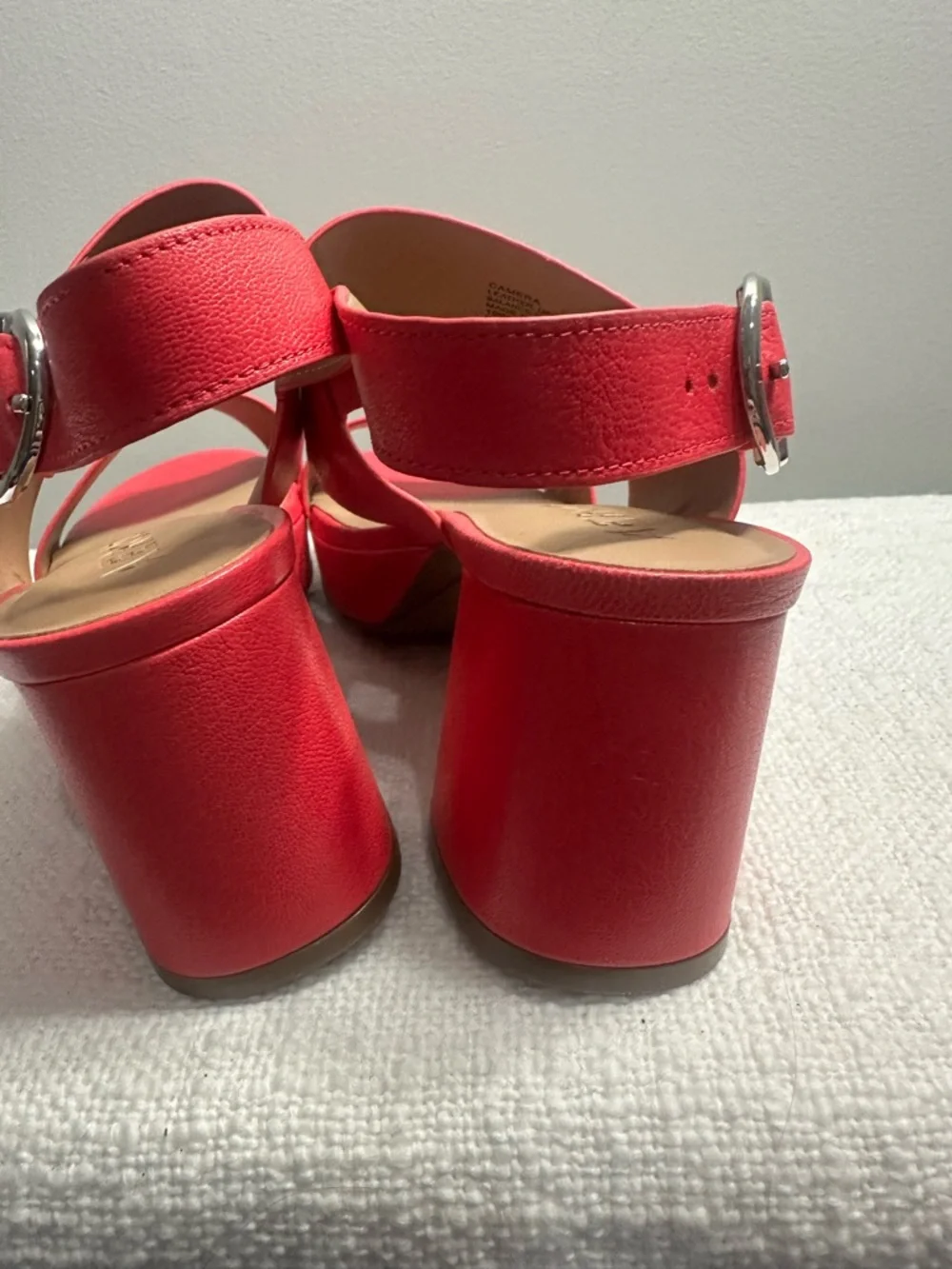 AEROSOLES bold platform
