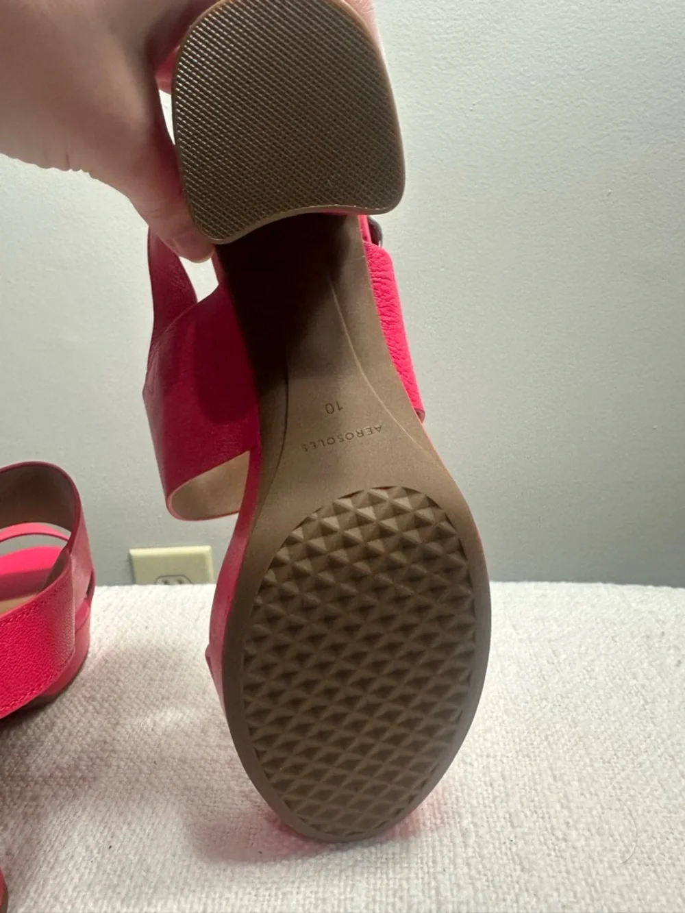 AEROSOLES bold platform