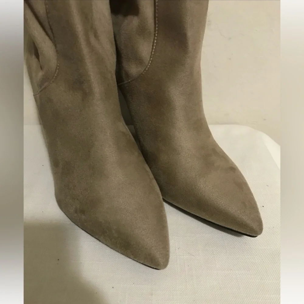 Indigo pointed leather be