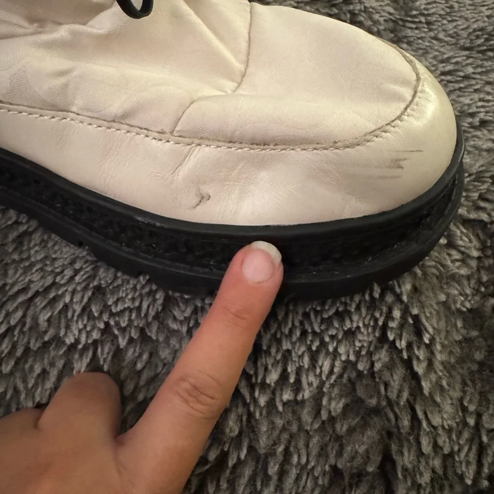 Coach white black size