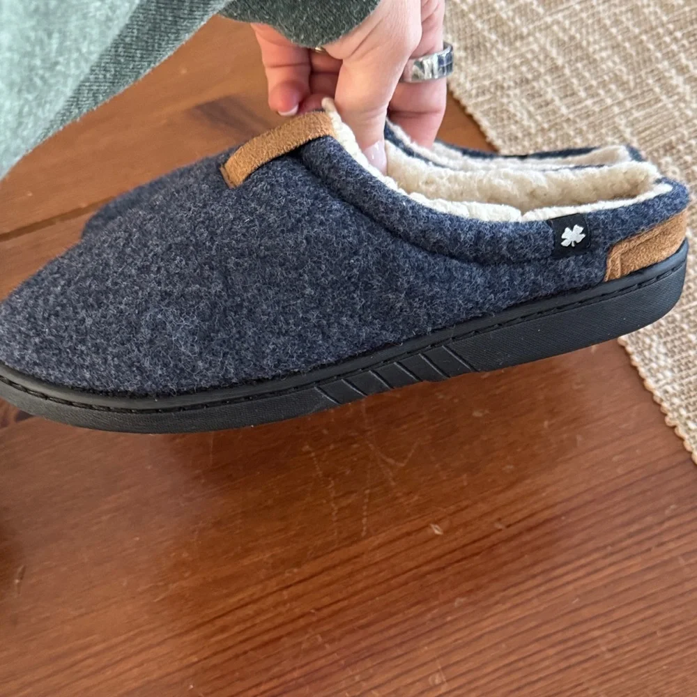Lucky Brand navy slippers