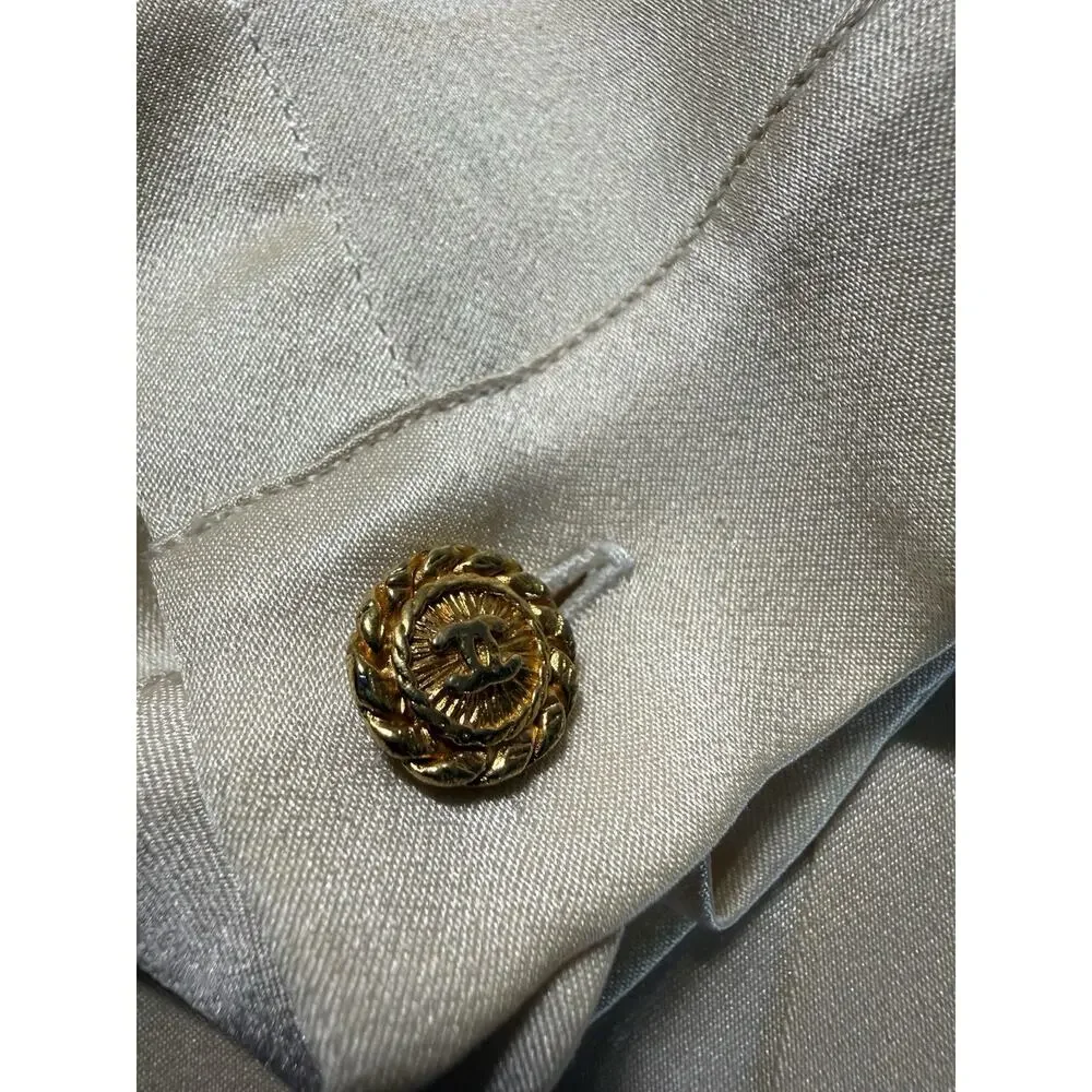 CHANEL need clean