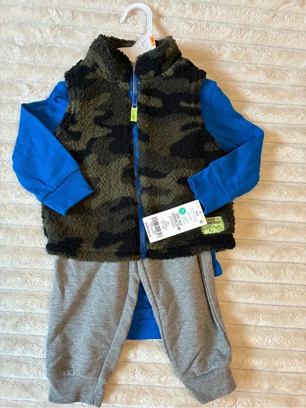 🦌 NWT Carter’s 12M 3-Piece Outfit Set — Camo Vest + Sweatpants 💙