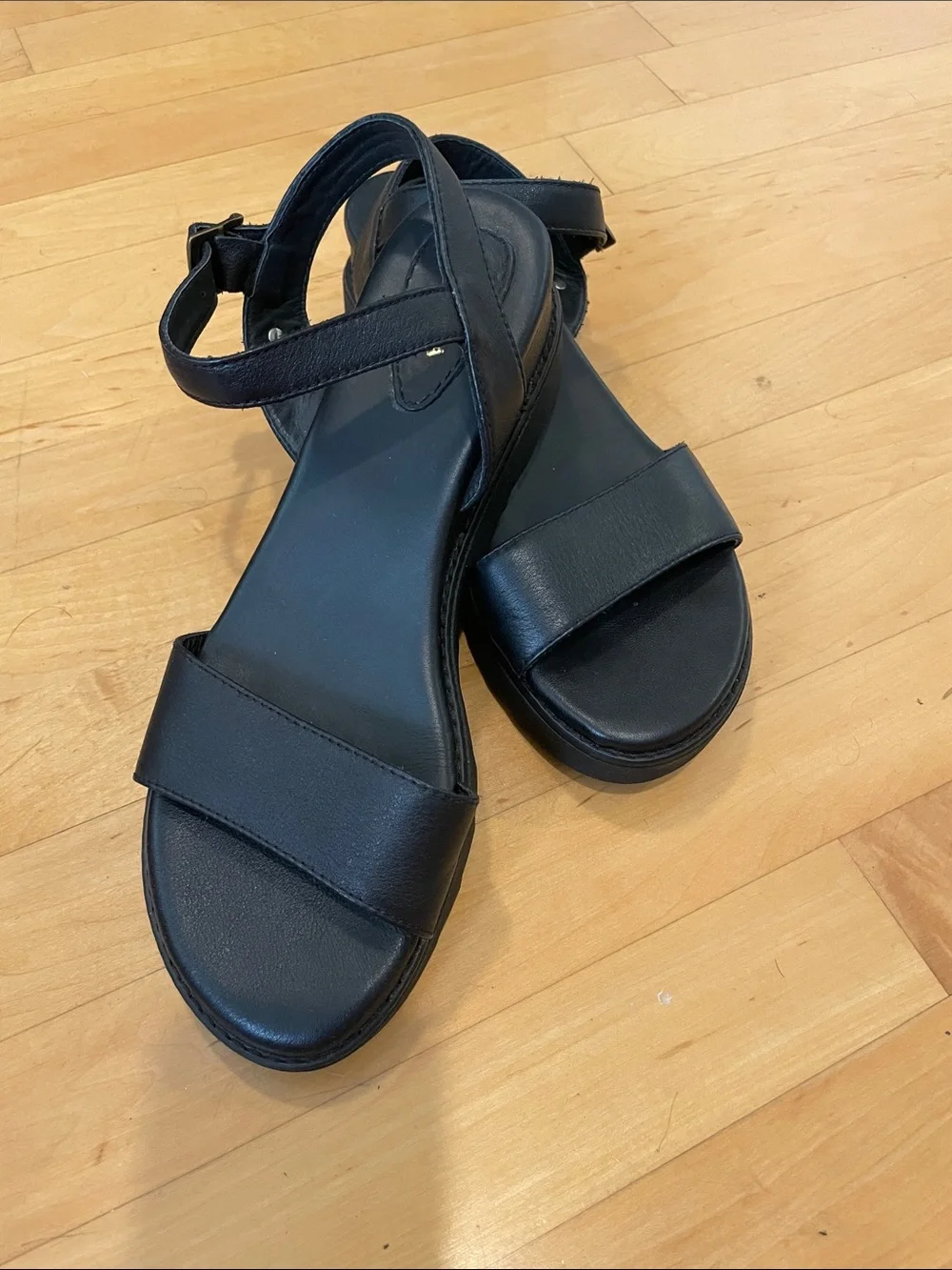 Portland Leather stylish black
