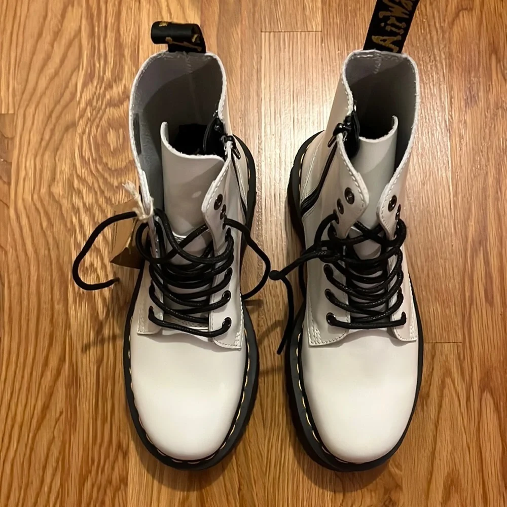 SALE NWT Dr Martens Jadon Smooth Leather Platform Boots White Size 8