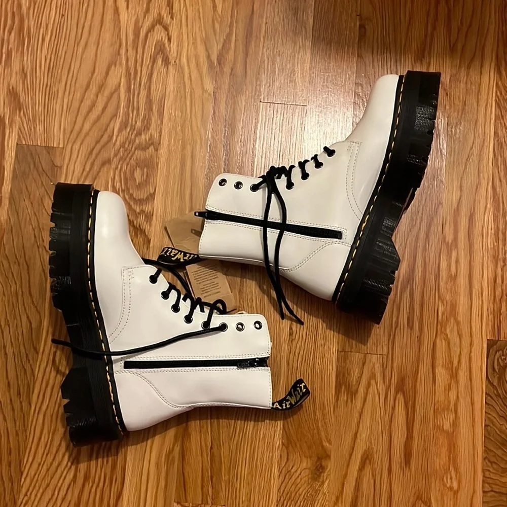 SALE NWT Dr Martens Jadon Smooth Leather Platform Boots White Size 8
