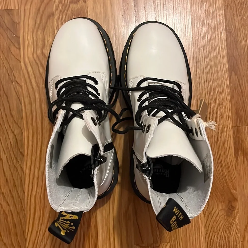 SALE NWT Dr Martens Jadon Smooth Leather Platform Boots White Size 8