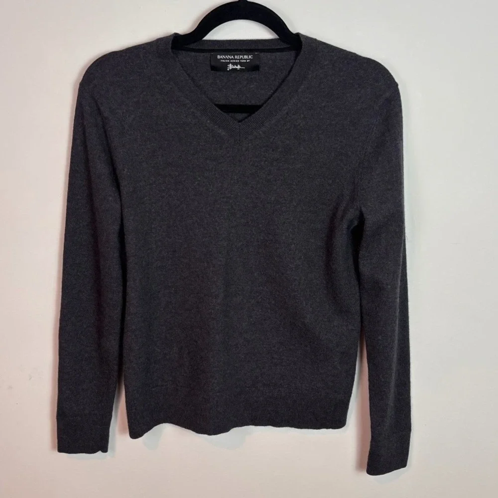 Banana Republic Mens Grey 100% Merino Wool Pullover V-Neck Sweater Small Classic