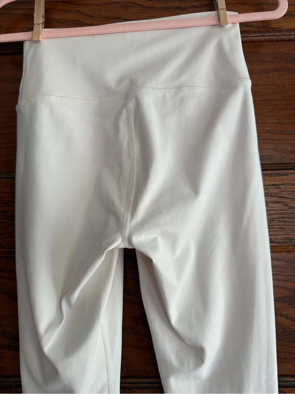 ALO Yoga 75% polyester