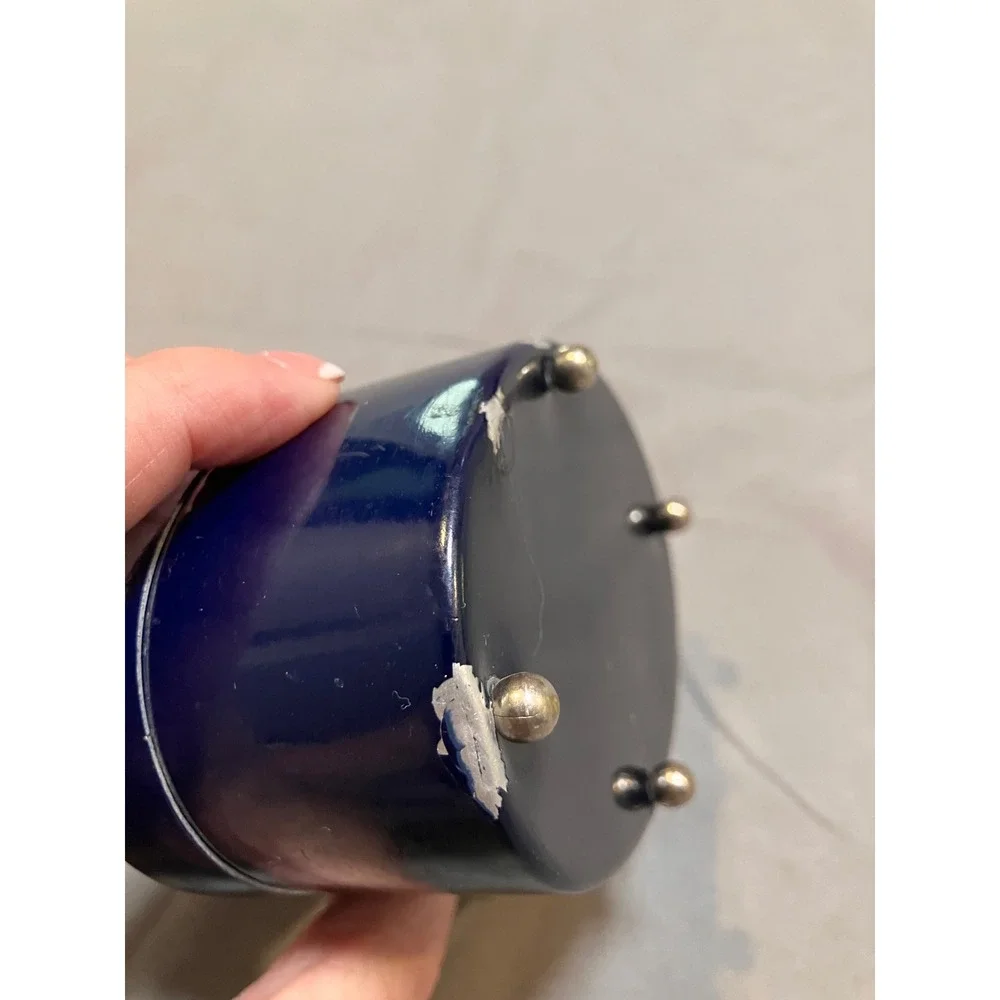Unbranded oval trinket