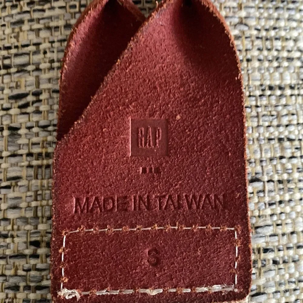 GAP leather small tan