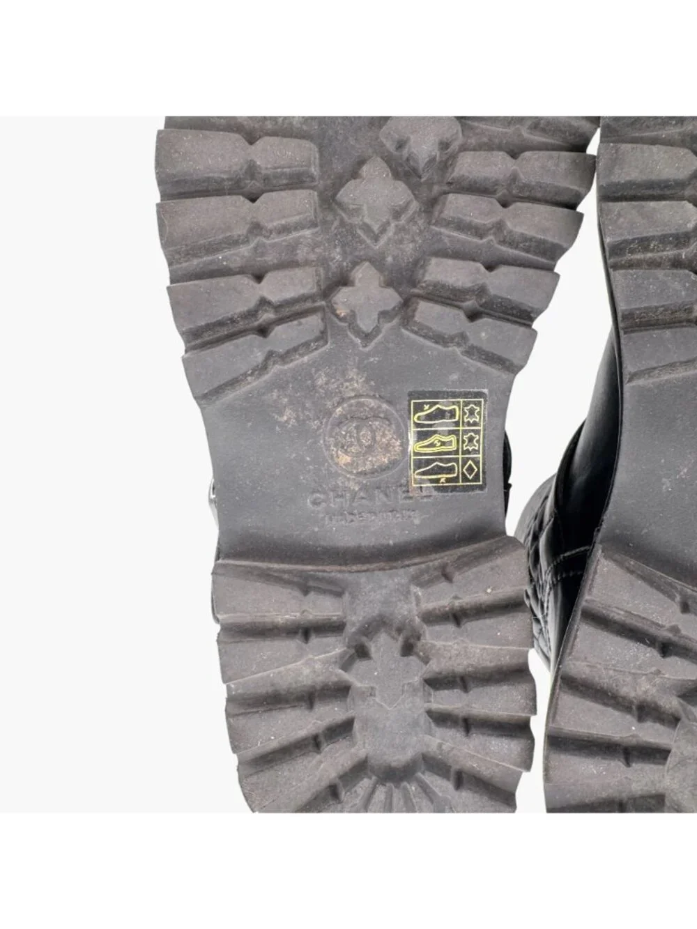 CHANEL quilted mid