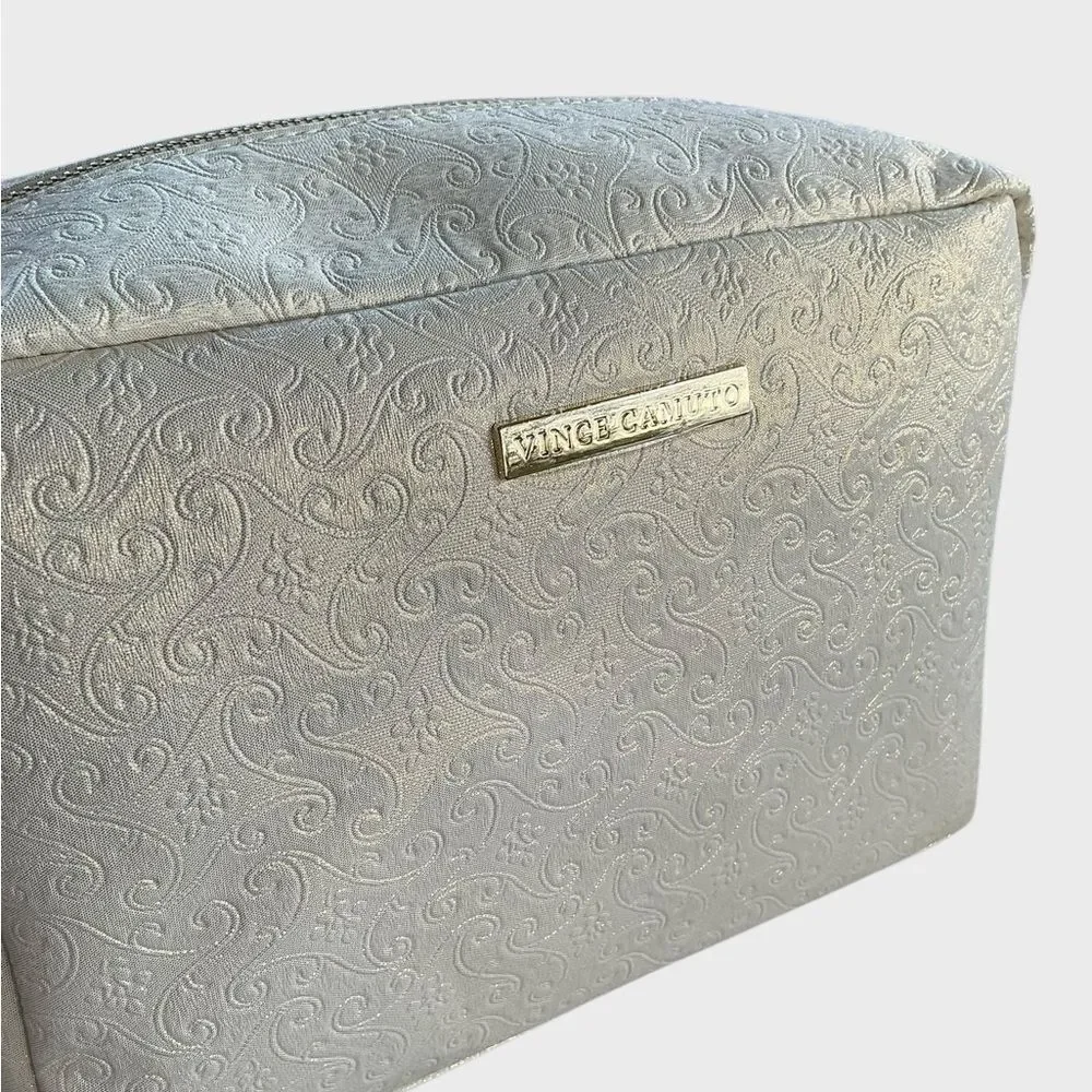 Vince Camuto lightweight holds