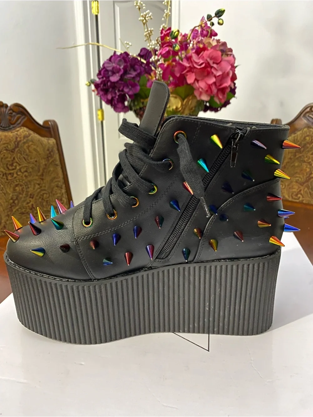 Kaos black platform