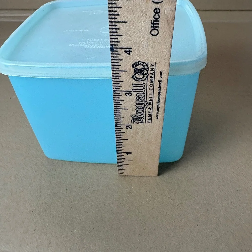 Tupperware character prepping blue