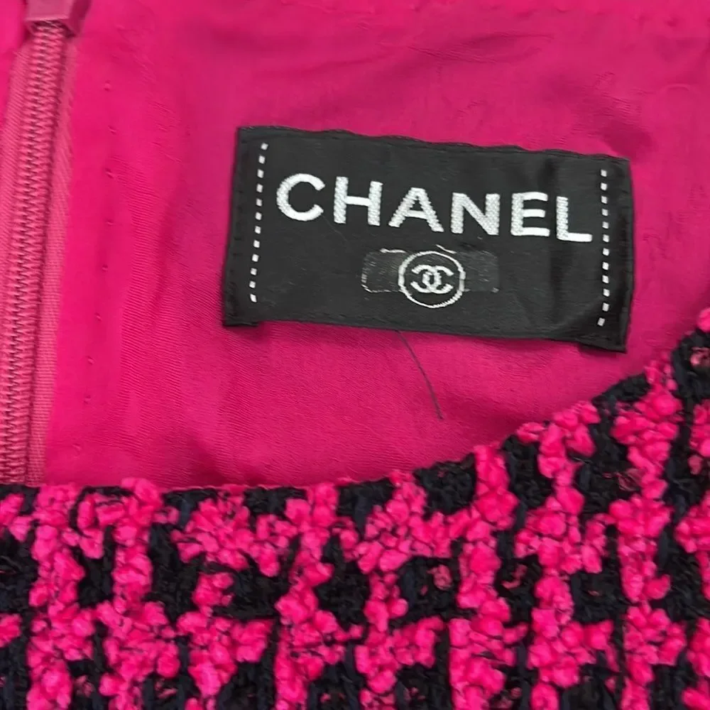 CHANEL queen closures gunmetal