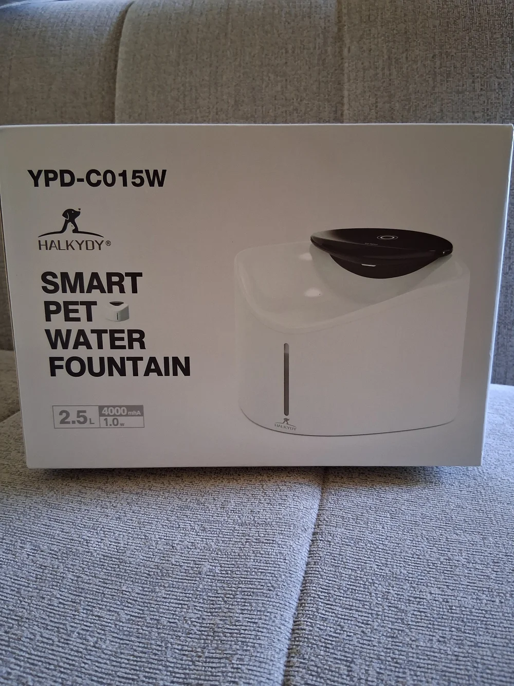 Smart Pet Water Fountain - White with Black Top NIB.  A8