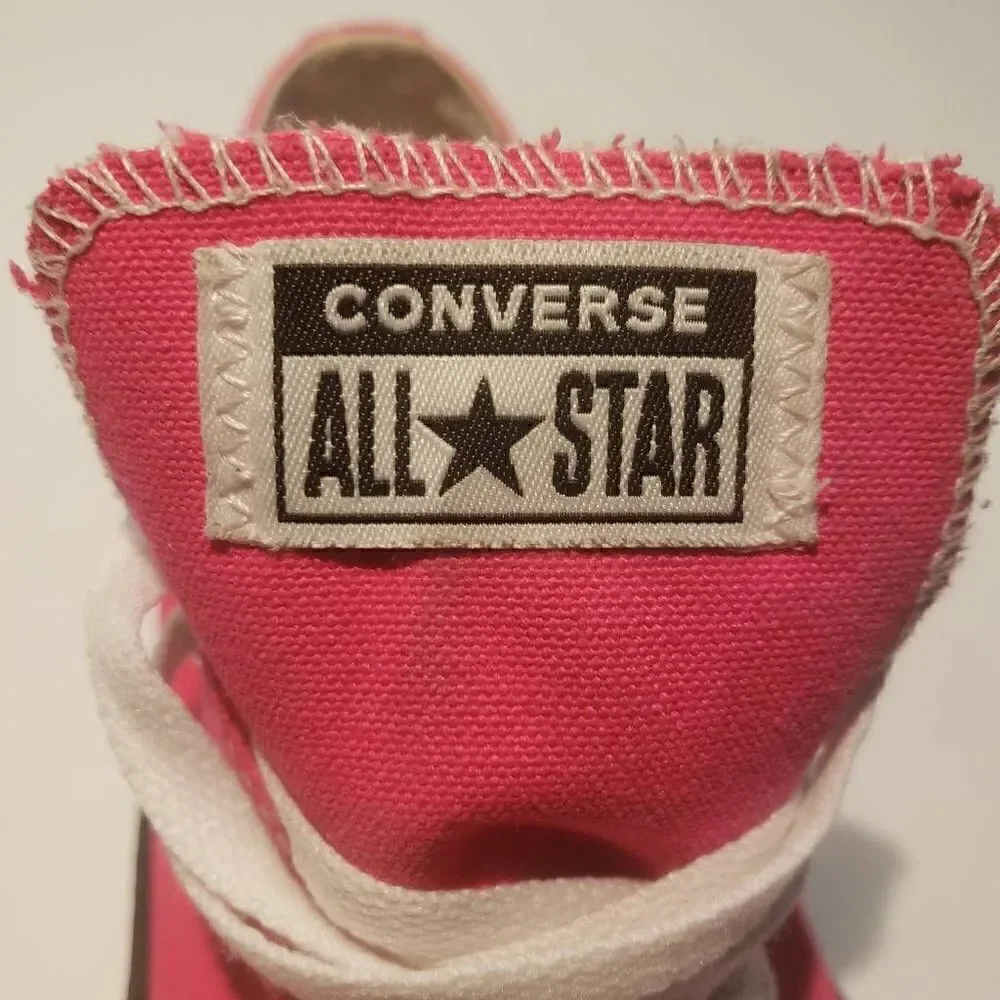 Converse youth sized