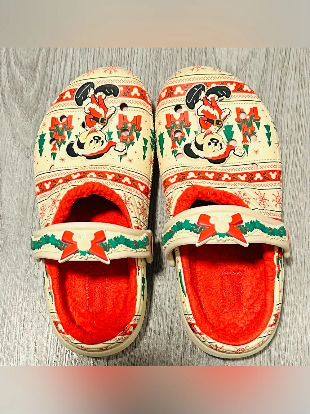 Disney Mickey Mouse Santa Christmas Lined Crocs Youth Sz 2 Unisex